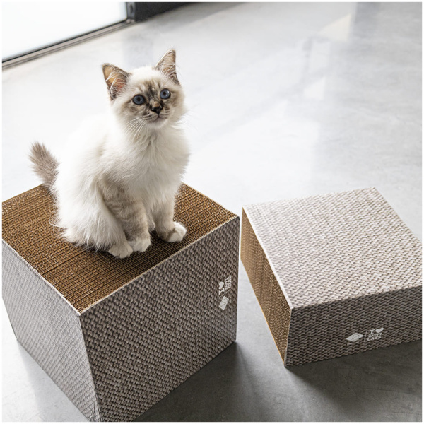 I Love Happy Cat Cardboard Scratcher Block - Freya - Krabblok - Beige - Sfeerfoto 2